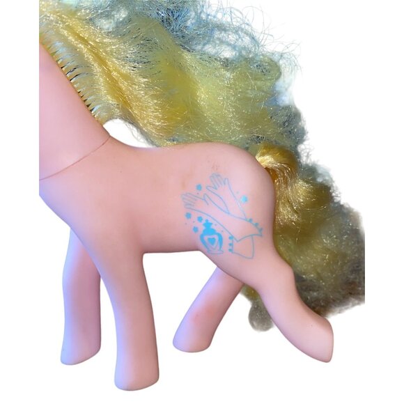 Vintage 1984 My Little Pony Flutterbye Pegasus Yellow Hair Pink Body Figurine - Picture 6 of 13